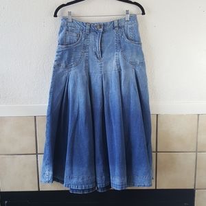 Soft Surrounding pleated midi skirt